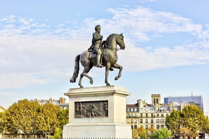 Walk Through Paris' Heart: Île de la Cité & Notre‑Dame Crypt Tour photo 3