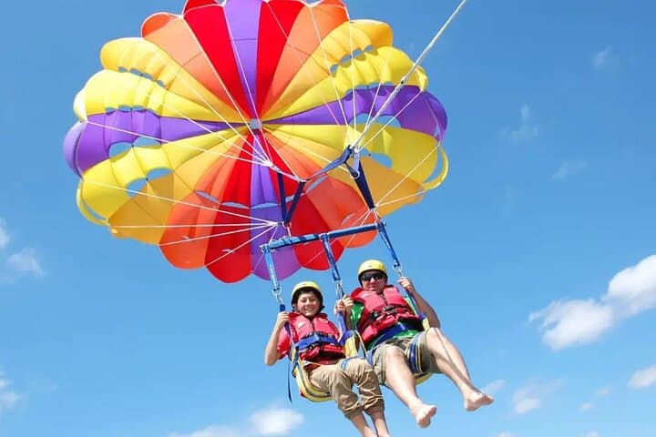 Parasailing Over Dubai: 500-Foot Views of Palm Jumeirah & Dubai Marina