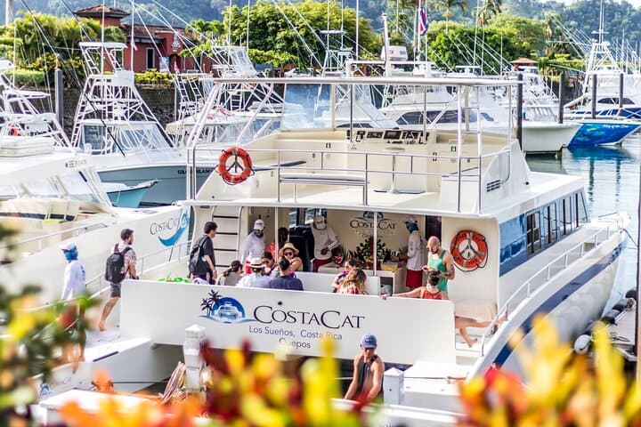 Catamaran to Isla Tortuga: All-Inclusive Day Trip from Los Sueños Marina