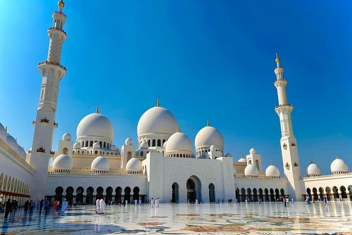 Abu Dhabi Full-Day Sharing Tour from Dubai — Sheikh Zayed Mosque, Corniche & Yas
