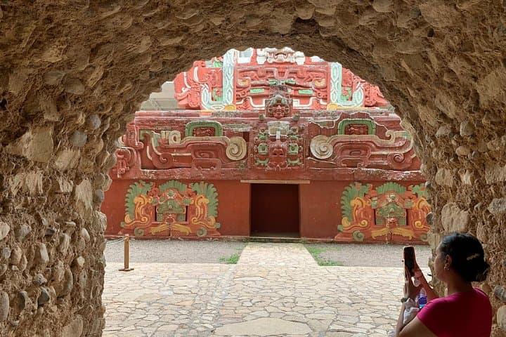 Explore Joya de Cerén and Copán Ruins: 2-Day Mayan Route from San Salvador