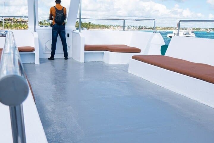 Punta Cana Catamaran Party Snorkeling with Barra Libre: Open-Bar Boat Cruise & Natural Pool Swim photo 4
