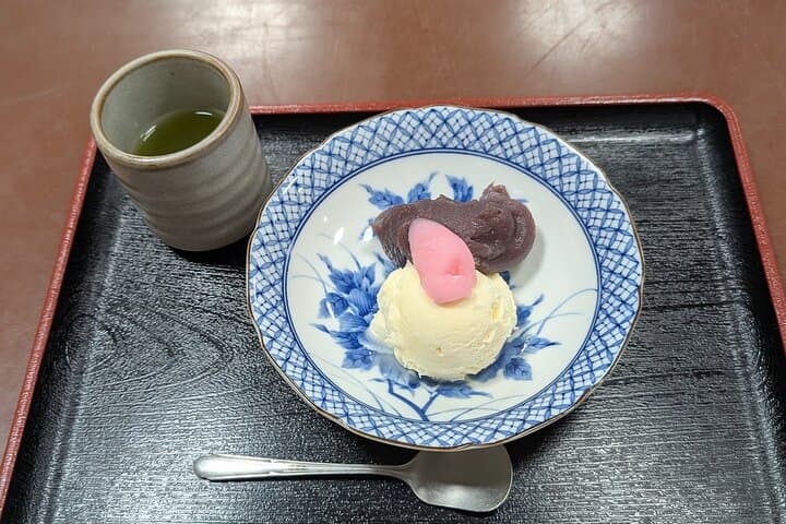 Nakano Local Food & E‑Bike Tour — Tokyo Neighborhood Cycling & Street Eats photo 3