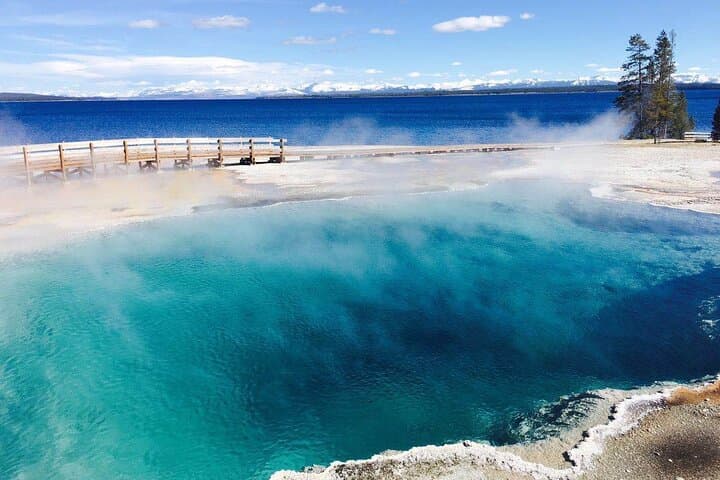 Exploring Yellowstone and Las Vegas: A 7-Day Adventure from Salt Lake City