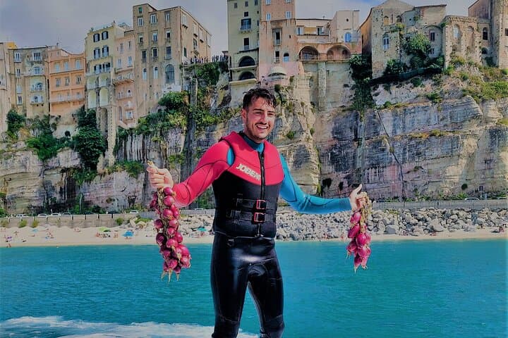 Tropea Street Food Tour: Taste Red Onion & Nduja with a Local Guide