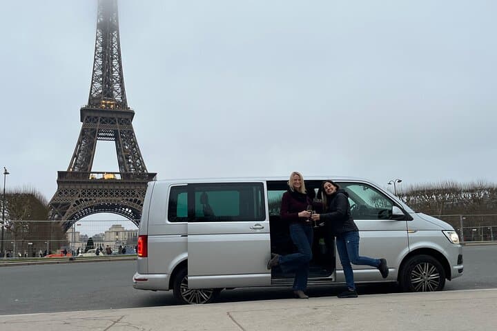 Paris City Highlights Minivan Tour: Arc de Triomphe, Champs-Élysées & Louvre in 2–3 Hours
