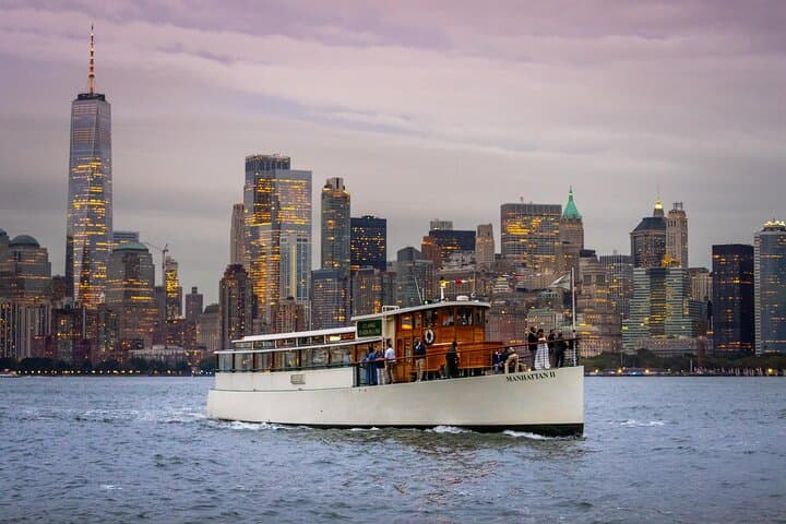 Experience New York City's Jazz and Skyline: The Ultimate Manhattan Evening Cruise photo 2