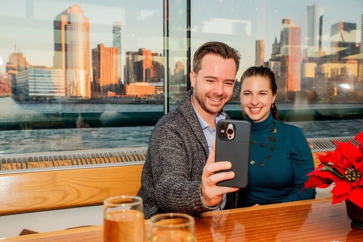 Experience New York City's Jazz and Skyline: The Ultimate Manhattan Evening Cruise photo 3