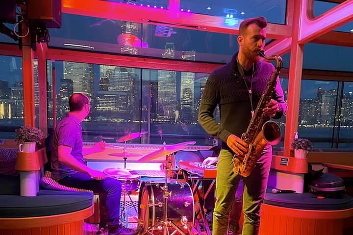 Experience New York City's Jazz and Skyline: The Ultimate Manhattan Evening Cruise photo 5