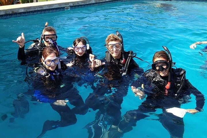 Pool Scuba Refresher on Hawaii Island: 2-Hour PADI Skills Session photo 2