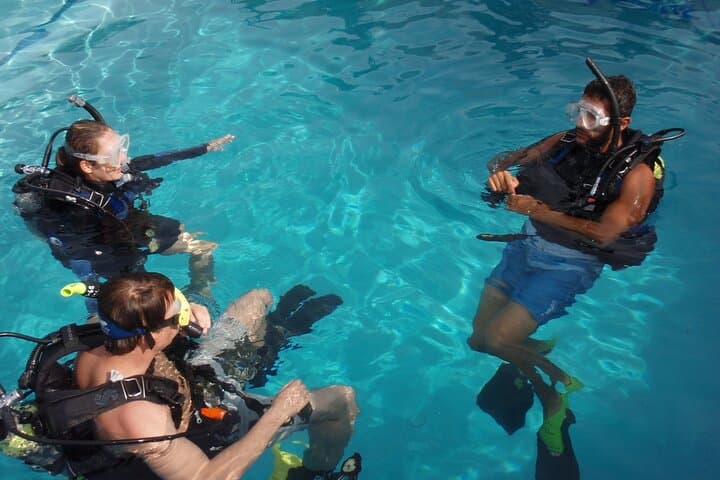 Pool Scuba Refresher on Hawaii Island: 2-Hour PADI Skills Session photo 4