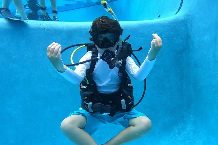 Pool Scuba Refresher on Hawaii Island: 2-Hour PADI Skills Session photo 3