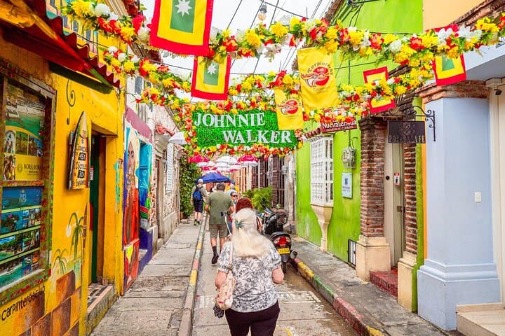 Getsemaní Guided Hike in Cartagena — Street Art, Trinity Square & Local Flavor