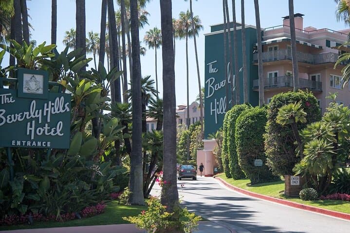 luxury-hollywood-sightseeing-trolley-tour-parlor-car photo 6