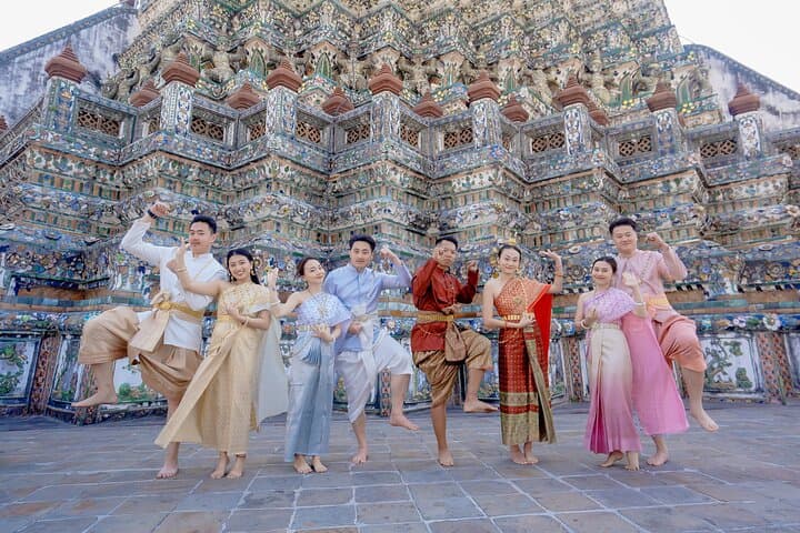 Thai Costume Photoshoot at Wat Arun & Wat Pho — Temple Photography Experience in Bangkok photo 4
