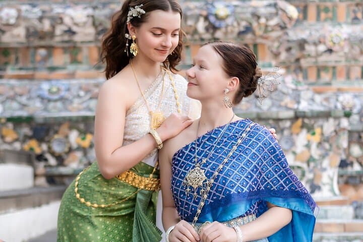 Thai Costume Photoshoot at Wat Arun & Wat Pho — Temple Photography Experience in Bangkok photo 6