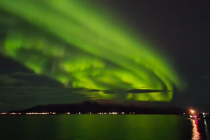 Reykjavík Northern Lights Cruise: Evening Aurora Sail from Downtown photo 6