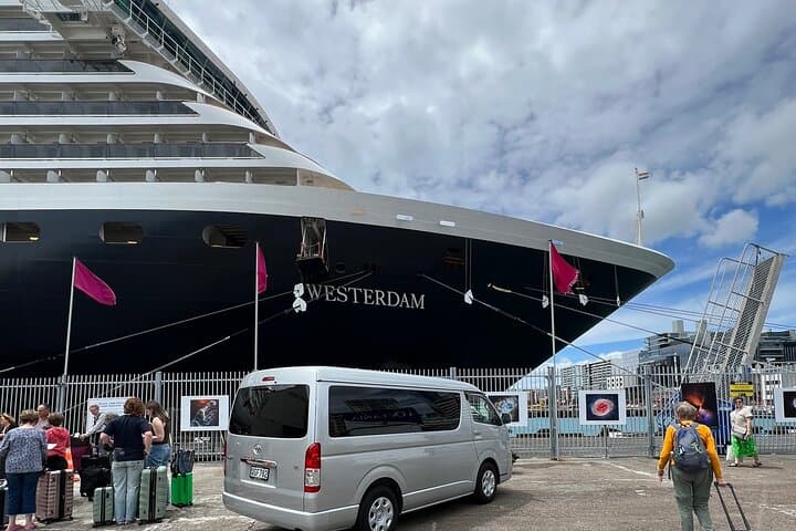 Private Ports of Auckland Highlights Transfer — Scenic Cruise-Terminal Drive to Auckland Airport
