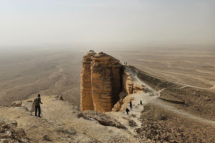 Sunset at the Edge of the World: Private Tour from Riyadh