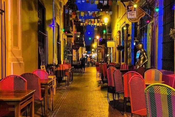 Wandering Cartagena's Little Streets: A Walled City Walking Tour photo 2
