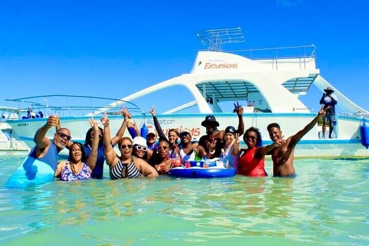 Punta Cana Party Boat Cruise: Catamaran Snorkel & Beach Party photo 4