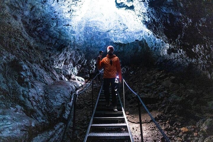 Exploring Snæfellsnes: Vatnshellir Lava Cave, Kirkjufell & Black Sand Beaches photo 2