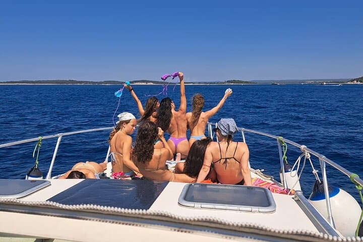 Private Pula Sunset Dolphin Cruise — Brijuni Evening Boat Tour photo 6