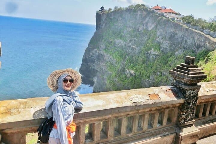 Uluwatu Temple Sunset & Kecak Fire Dance with Jimbaran Seafood Dinner photo 3
