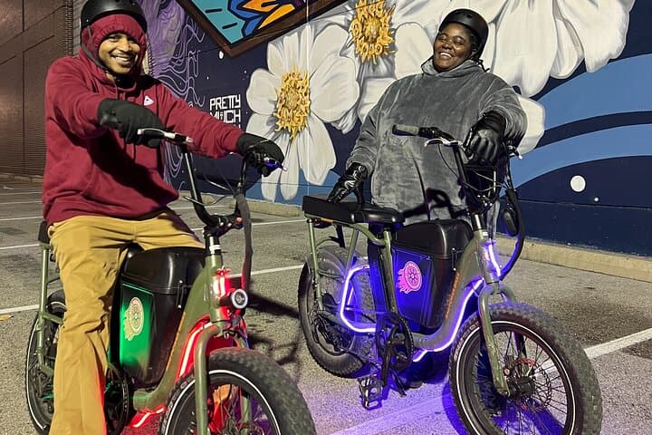 Downtown Dallas Night E-Bike Tour: 2-Hour Sightseeing Ride photo 2