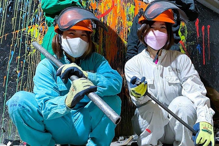 Smash Therapy in Tokyo: Break Rooms & Axe Throwing in Ikebukuro, Shinjuku & Asakusa photo 2