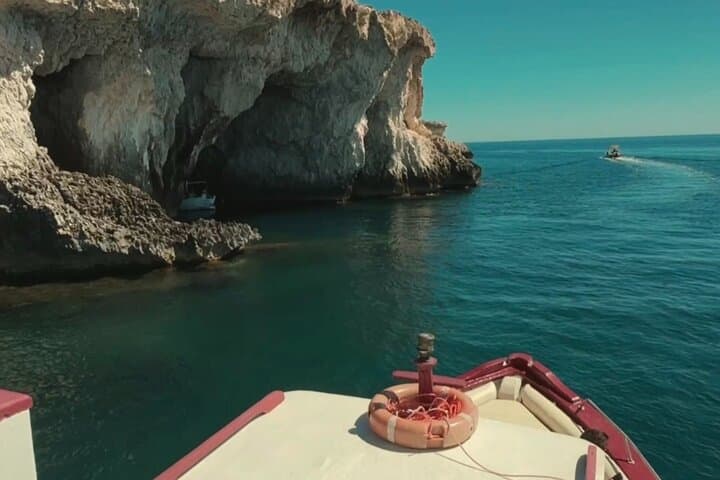 Ortigia & Plemmirio Private Boat Tour with Lunch — Sea Caves, Swimming & Historic Ortigia photo 3