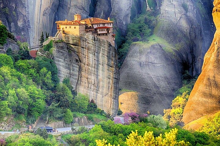 Delphi & Meteora: 2-Day Private Tour from Athens to Ancient Oracles and Cliffside Monasteries