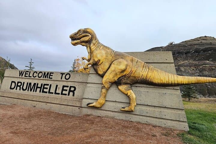 Drumheller Badlands Private Tour from Calgary — Royal Tyrrell, Hoodoos & Star Mine