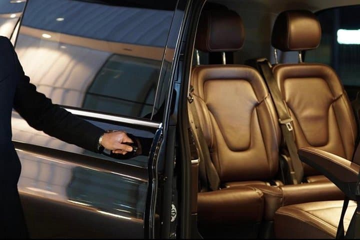 Private Helsinki Guided Tour in a Mercedes V‑Class — Luxury City Highlights photo 3