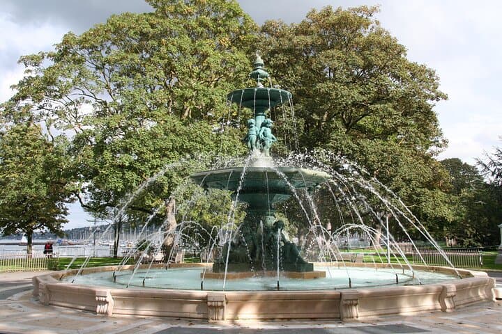 Geneva Private Walking Tour — Local Guide-Led Highlights & Hidden Gems photo 4
