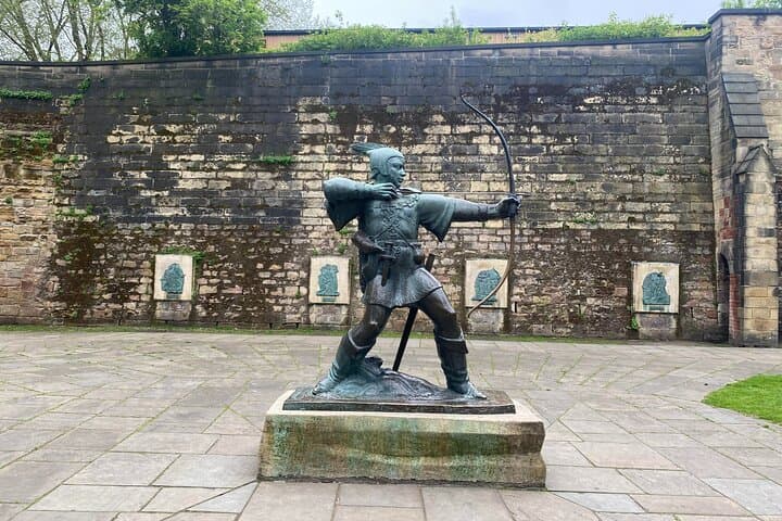 Explore Nottingham: Robin Hood, Castle Rock & Lace Market Walking Tour