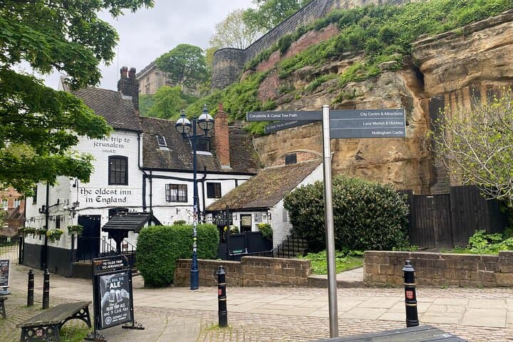 Explore Nottingham: Robin Hood, Castle Rock & Lace Market Walking Tour photo 2