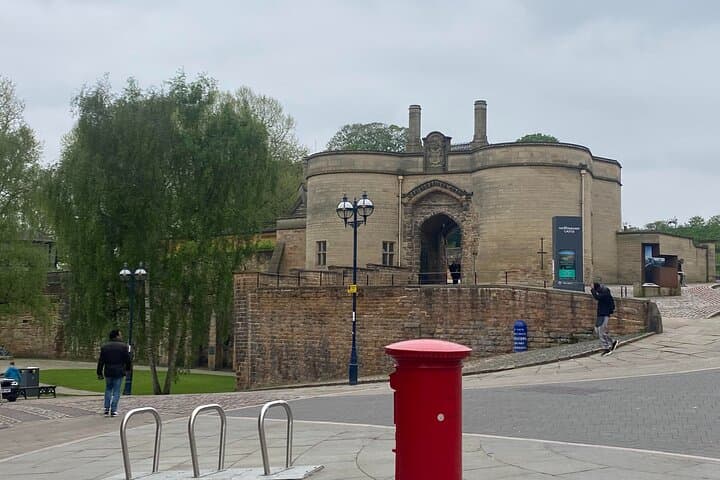 Explore Nottingham: Robin Hood, Castle Rock & Lace Market Walking Tour photo 3