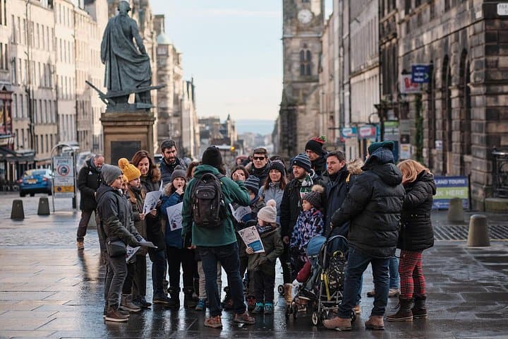 Private Edinburgh Family Walking Tour: Royal Mile History, Ghosts & Castle