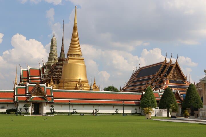 Bangkok Private Walking Tour with a Local Guide: Hidden Gems & City Highlights