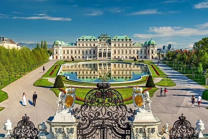 Private Day Tour Prague to Vienna and Bratislava — St. Stephen's, Hofburg & Bratislava Castle photo 6