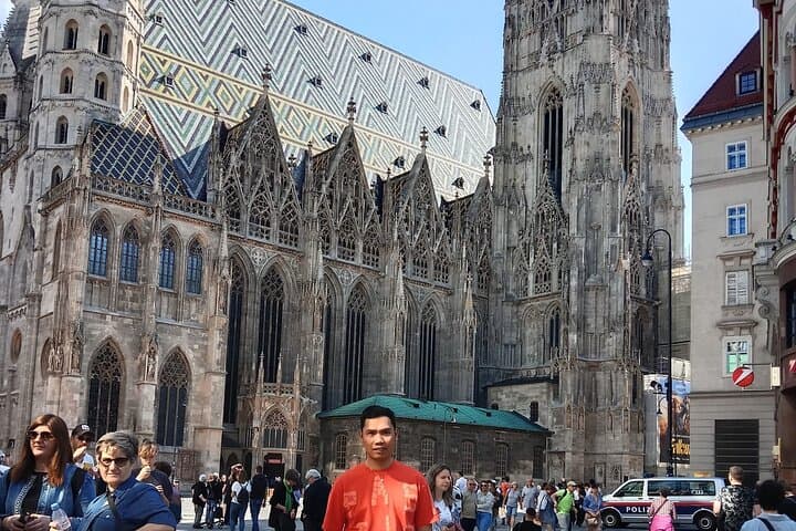 Private Day Tour Prague to Vienna and Bratislava — St. Stephen's, Hofburg & Bratislava Castle photo 2