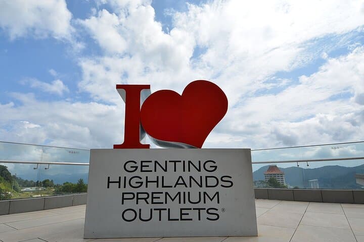 Genting Highlands Day Trip: Cable Cars, Temples & Theme-Park Views photo 4