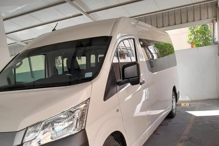 Private Chauffeur Service Dubai Abu Dhabi Flexible Car Hire with Driver photo 5