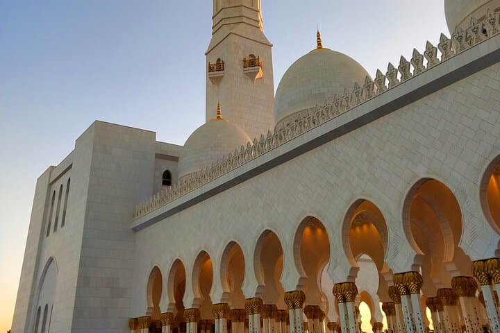 Sunset at Sheikh Zayed Grand Mosque: Guided Evening Tour from Dubai photo 3