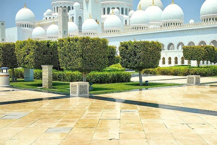 Sunset at Sheikh Zayed Grand Mosque: Guided Evening Tour from Dubai photo 6