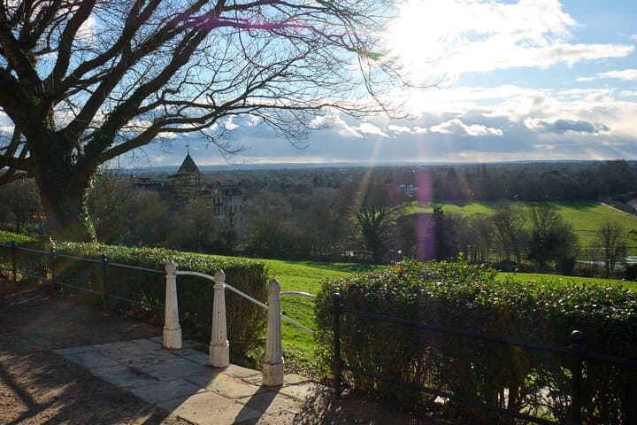 Walk Ted Lasso's Richmond: Film Sites, Thames Views & Pub Finish photo 3