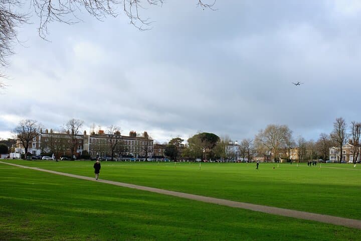 Walk Ted Lasso's Richmond: Film Sites, Thames Views & Pub Finish photo 6