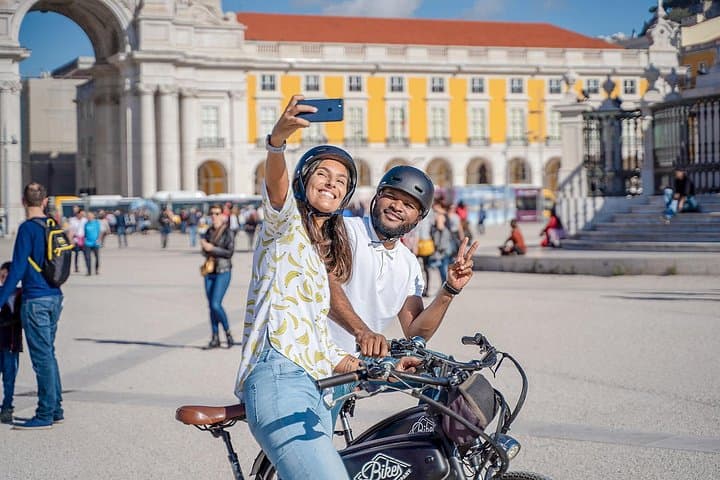 E-Bike Lisbon Hills: Commerce Square to Alfama & Mouraria (3-Hour Tour) photo 3