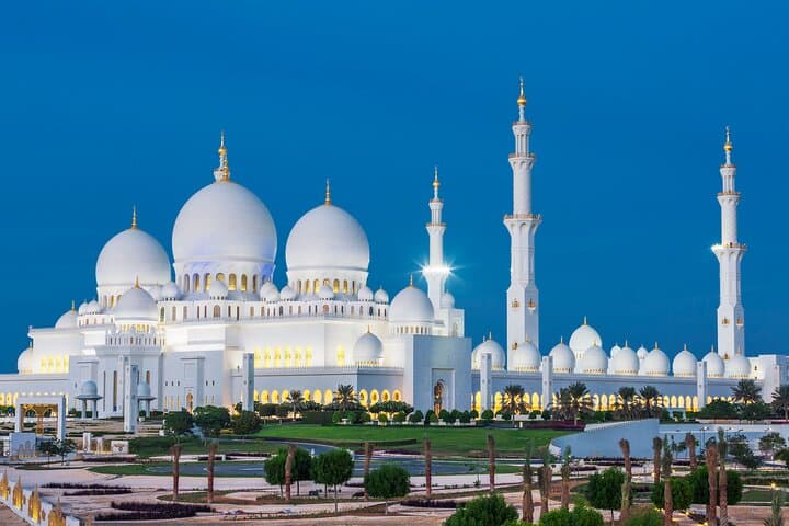 Full-Day Abu Dhabi City Tour: Sheikh Zayed, Corniche & Heritage Village